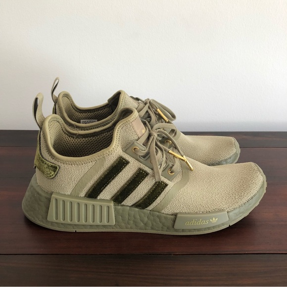 Adidas Olive Green Velvet NMD R1 Size 9W - Picture 2 of 7